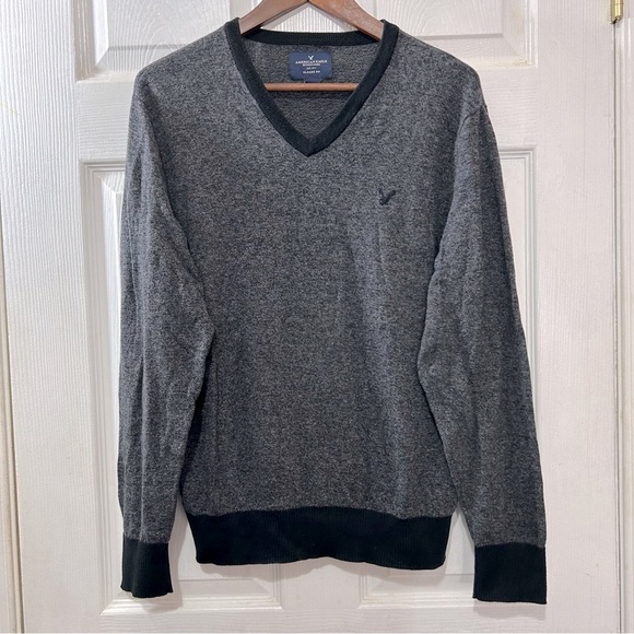 American Eagle Sweater V-Neck Men's Classic Fit Gray Black Size Medium - Picture 1 of 6